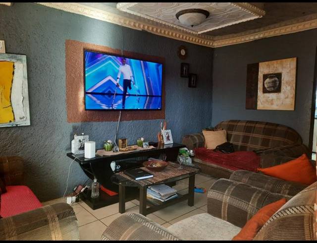 2 BEDROOM HOUSE FOR SALE IN SEBOKENG UNIT 16